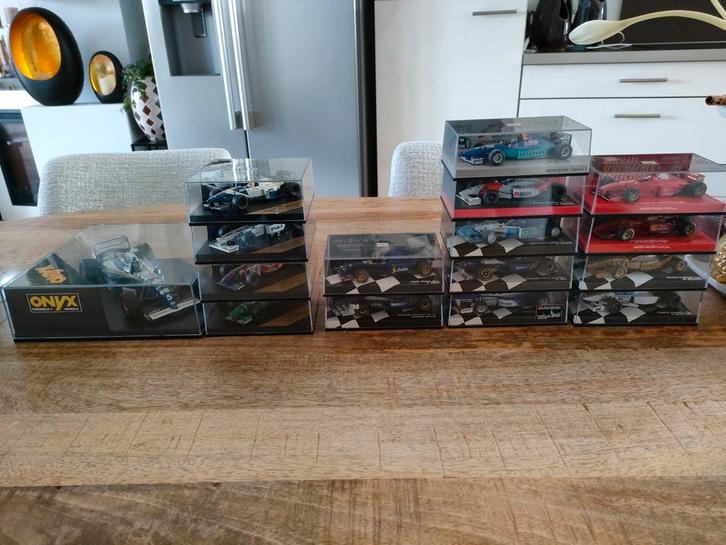 Formule 1 miniatuur van Minichamps en Onyx, Hobby en Vrije tijd, Modelbouw | Radiografisch | Auto's, Zo goed als nieuw, Auto onroad