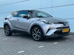 Toyota C-HR 1.8 Hybrid BI-Tone/TREKHAAK/LEDER/CAMERA/JBL, 4 cilinders, 26 km/l, Dealer onderhouden, SUV of Terreinwagen
