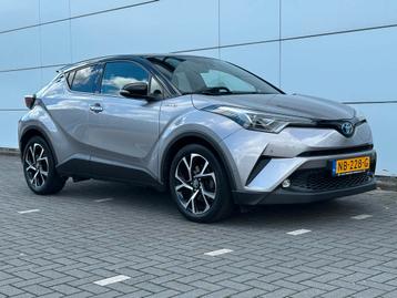 Toyota C-HR 1.8 Hybrid BI-Tone/TREKHAAK/LEDER/CAMERA/JBL beschikbaar voor biedingen