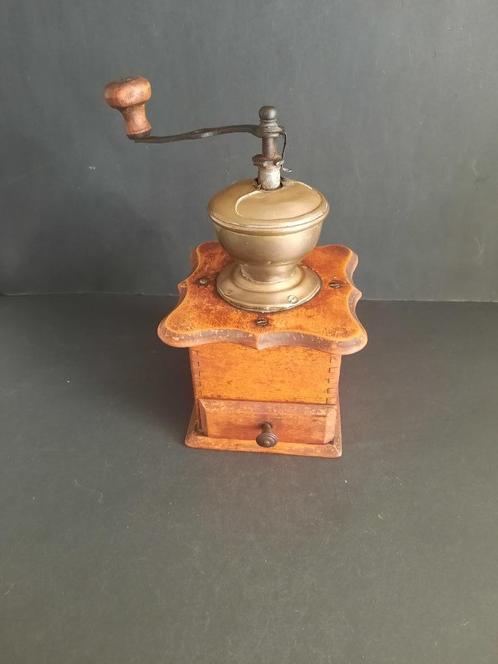 Houten koffiemolen 2 stuks Niet meer bruikbaar, Antiek en Kunst, Curiosa en Brocante, Ophalen of Verzenden