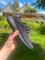Yeezy Boost 350 V1 Pirate Black maat 42 2/3, Zwart, Nieuw, Ophalen of Verzenden, Sneakers of Gympen