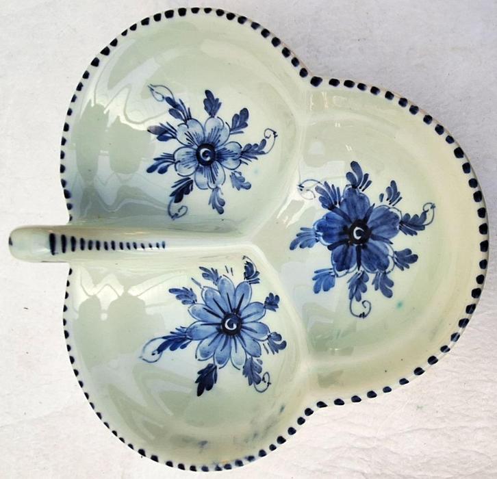Vintage Delftsblauw serveer- of snoepschaal met handvat, Verzamelen, Porselein, Kristal en Bestek, Gebruikt, Overige typen, Porselein