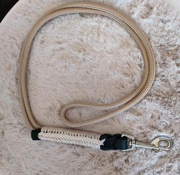 Keycord cream beschikbaar voor biedingen