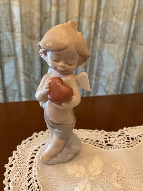 Nao by Lladró –  Engel met hart, Antiek en Kunst, Curiosa en Brocante, Ophalen of Verzenden