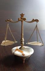 Vintage beeldje van een Bronzen en marmeren weegschaal, Ophalen of Verzenden, Brons