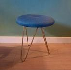 Vintage hairpinlegs krukje, nieuwe koningsblauwe stoffering, Gebruikt, Vintage, Ophalen of Verzenden, Nvt