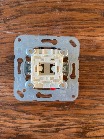 Nieuw: JUNG Inbouw basiselement wisselschakelaar 506U beschikbaar voor biedingen