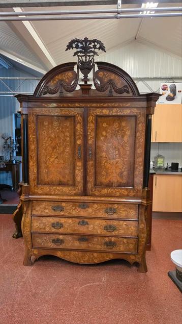 Empire intarsia ingelegd kabinet beschikbaar voor biedingen