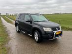 Suzuki Grand Vitara 2.4 5D 2010 Zwart APK tot 19-2-2026!, Stof, Zwart, 4 cilinders, 1850 kg