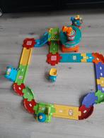 Vtech toet-toet vliegveld compleet met extra banen en auto, Ophalen of Verzenden, Gebruikt