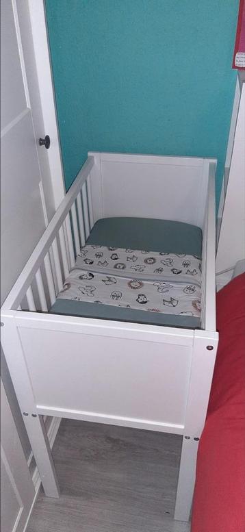 Co sleeper (ongeveer 45x90cm) Exclusief beddengoed. beschikbaar voor biedingen