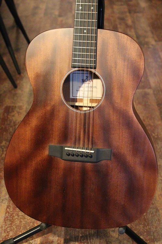 linkshandige sigma gitaar OOOM-15, Muziek en Instrumenten, Snaarinstrumenten | Gitaren | Akoestisch, Zo goed als nieuw, Western- of Steelstringgitaar