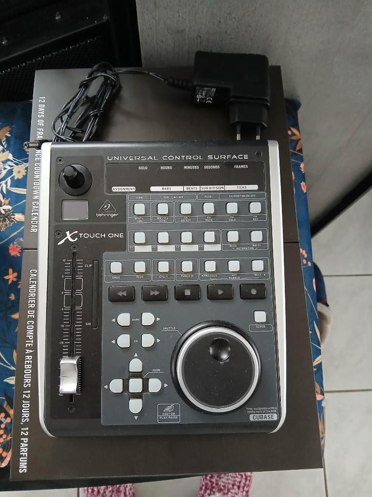 Behringer X-TOUCH ONE, Muziek en Instrumenten, Midi-apparatuur, Zo goed als nieuw, Ophalen of Verzenden