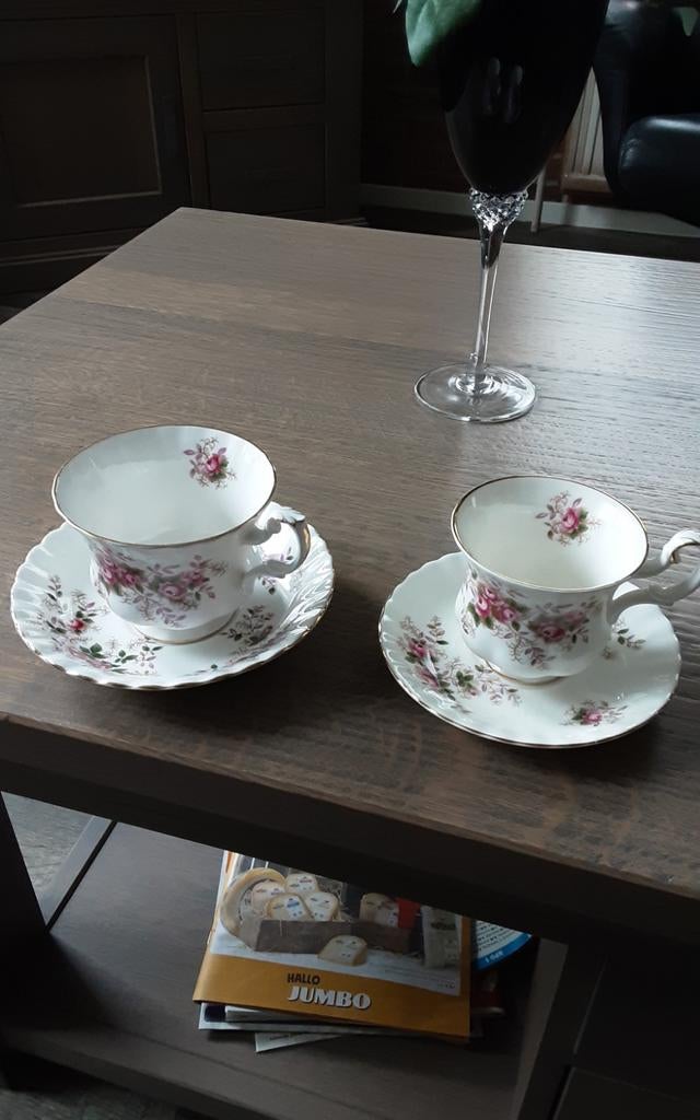 Engelse Heren en dames kop en schotel, Verzamelen, Porselein, Kristal en Bestek, Ophalen of Verzenden, Zo goed als nieuw, Porselein