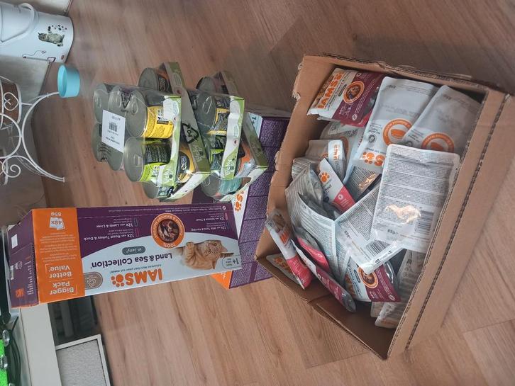Grote partij kattenvoer IAMS & Lucky Lou – premium kwali, Dieren en Toebehoren, Dierenvoeding, Kat, Ophalen