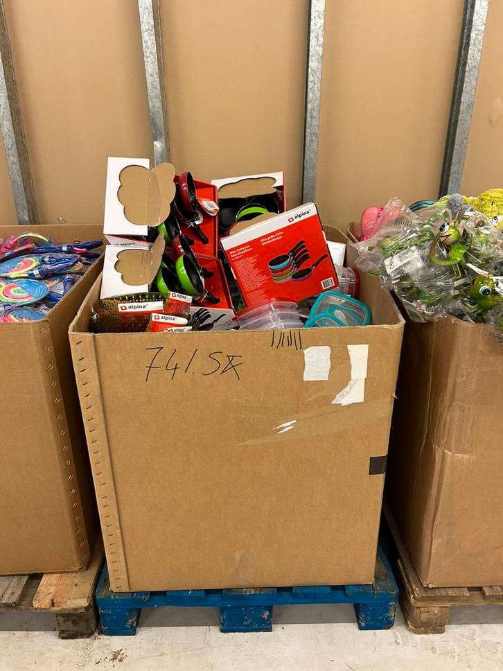 Partijgoederen huis&keukenartikelen 741 stuks €1,50 per stuk, Zakelijke goederen, Partijgoederen en Retail | Partijgoederen, Ophalen