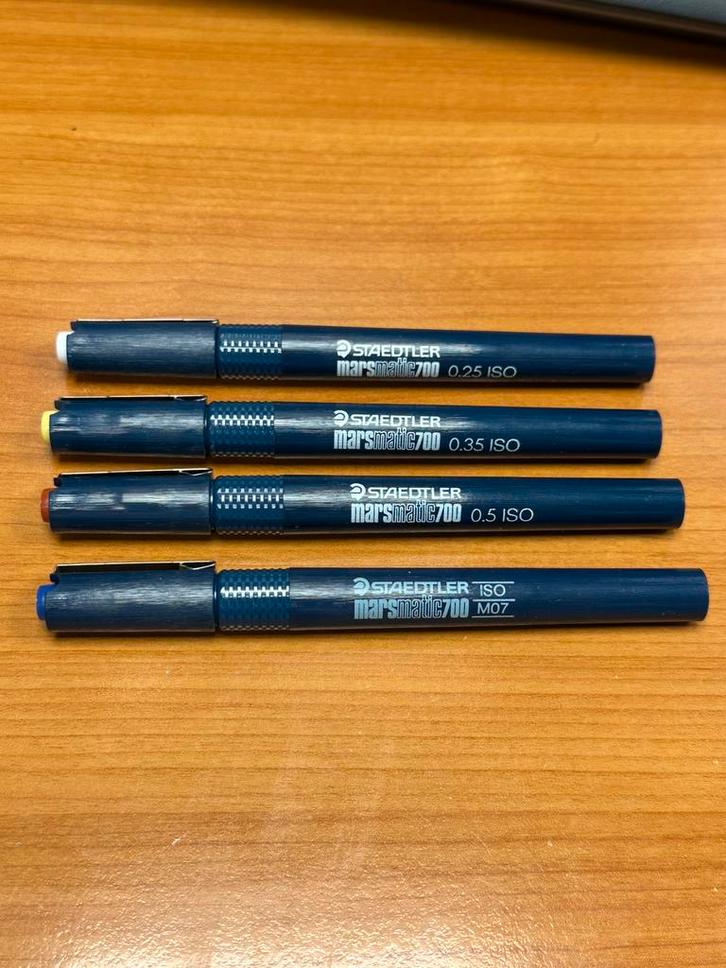 mooie set: 4 Staedtler Mars Matic 700 technische tekenpennen, Verzamelen, Pennenverzamelingen, Gebruikt, Overige typen, Overige merken