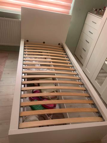 Bed - afbeelding 1