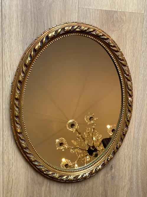 Ovale vintage spiegel met goudkleurige lijst, Antiek en Kunst, Antiek | Spiegels, Minder dan 50 cm, Minder dan 100 cm, Ovaal, Ophalen of Verzenden