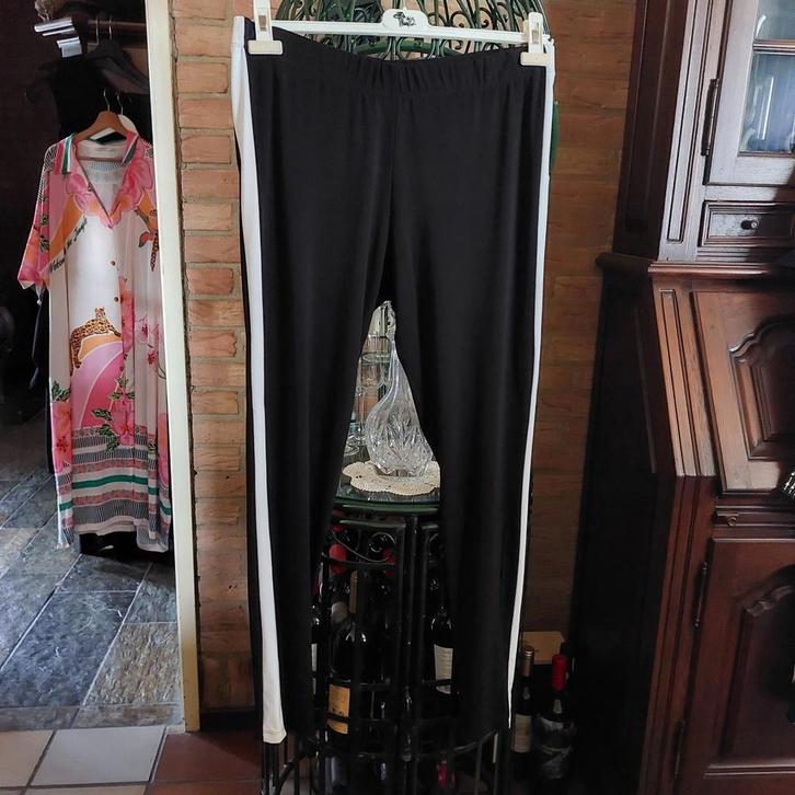 Legging van het merk Belloya. Maat 3 (46/48), Kleding | Dames, Grote Maten, Zo goed als nieuw, Broek of Spijkerbroek, Zwart, Verzenden