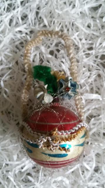 antieke kerstbal nr 233 model huisvlijt tinsel bloemen beschikbaar voor biedingen