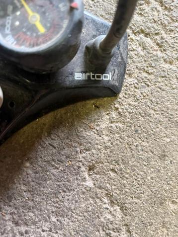 Airtool Fietspomp met Drukmeter beschikbaar voor biedingen