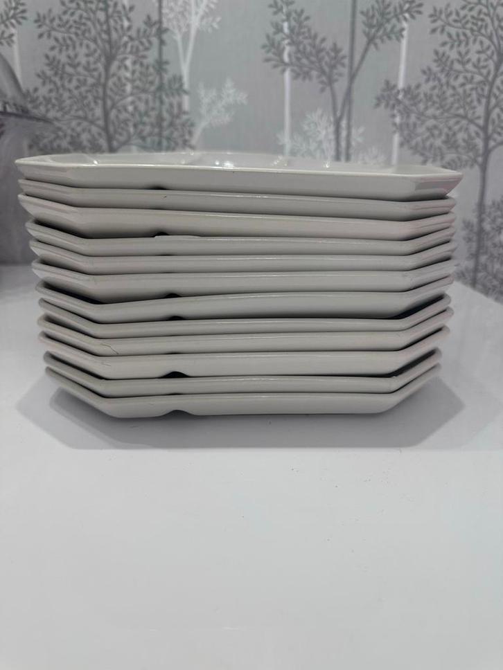 Set van 12 Aardewerk Borden met Vakverdeling, Huis en Inrichting, Keuken | Servies, Gebruikt, Bord(en), Effen, Aardewerk, Ophalen of Verzenden