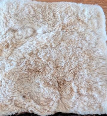 kussen schapenwol beschikbaar voor biedingen