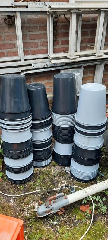 Grote partij bloembakken / bloememmers (100+), niet lek! beschikbaar voor biedingen