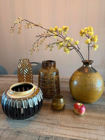 Okergele accessoires / vazen & kunstbloemen - als nieuw! beschikbaar voor biedingen