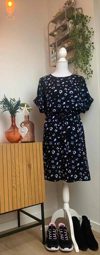 CASUAL LADIES jurk met striklint & korte kapmouw, maat S-M, Kleding | Dames, Jurken, Zo goed als nieuw, Maat 38/40 (M), Zwart