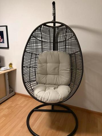 Hangstoel beschikbaar voor biedingen