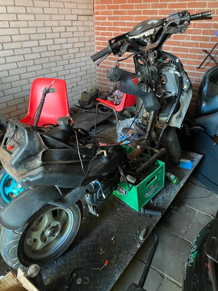 Piaggio zip 125cc IN ONDERDELEN, Fietsen en Brommers, Brommeronderdelen | Scooters, Zo goed als nieuw, Piaggio, Frame, Ophalen of Verzenden