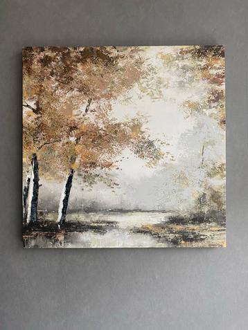 Prachtig bos landschap in herfstkleuren met goud accenten beschikbaar voor biedingen