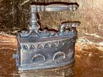 Klein Tinnen Strijkijzertje - Vintage Decoratie, Antiek en Kunst, Antiek | Tin, Ophalen of Verzenden