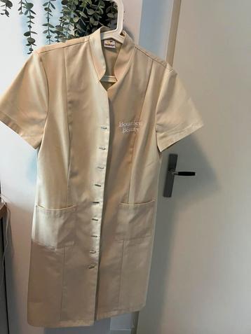 Salonjas lang, maat M, met Botanical Beauty logo beschikbaar voor biedingen