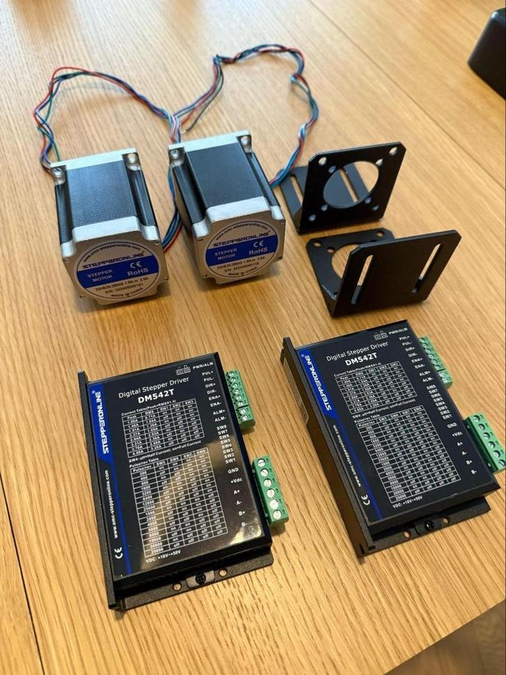 Stepper motors – model 23HE30-2804S, Doe-het-zelf en Verbouw, Gereedschap | Machine-onderdelen en Toebehoren, Zo goed als nieuw