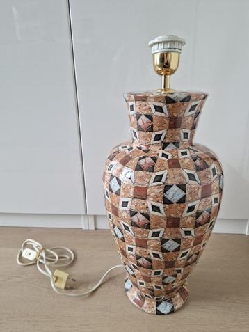 tafel lamp beschikbaar voor biedingen