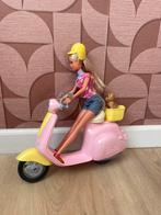 Barbie met scooter, Ophalen of Verzenden, Zo goed als nieuw, Barbie
