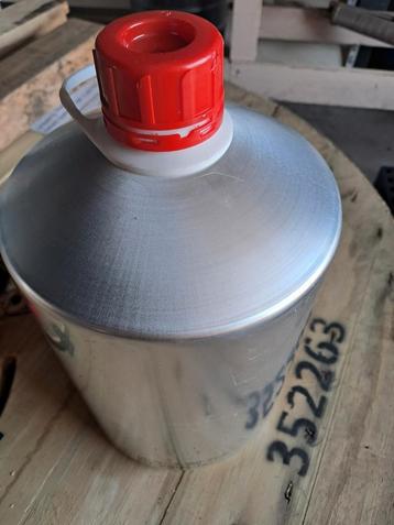 Lege aluminium vaten van 1 liter beschikbaar voor biedingen