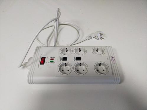 Belkin Surge Protector 6 stopcontacten bliksembescherming, Hobby en Vrije tijd, Elektronica-componenten, Gebruikt, Ophalen of Verzenden