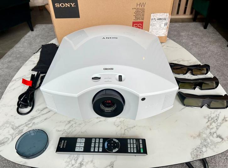 Sony HW55ES Full HD 3D beamer in nieuwstaat, incl. brillen, Audio, Tv en Foto, Beamers, Zo goed als nieuw, LCOS, Full HD (1080)