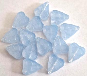 Tsjechische blauwe opaque blad vorm glas kralen 12x10 mm beschikbaar voor biedingen