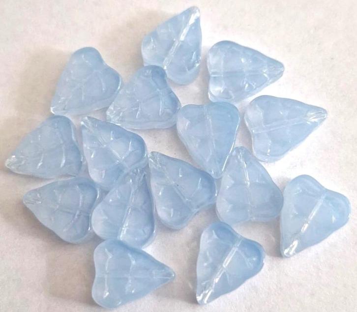 Tsjechische blauwe opaque blad vorm glas kralen 12x10 mm, Hobby en Vrije tijd, Kralen en Sieraden maken, Nieuw, Kraal, Verzenden