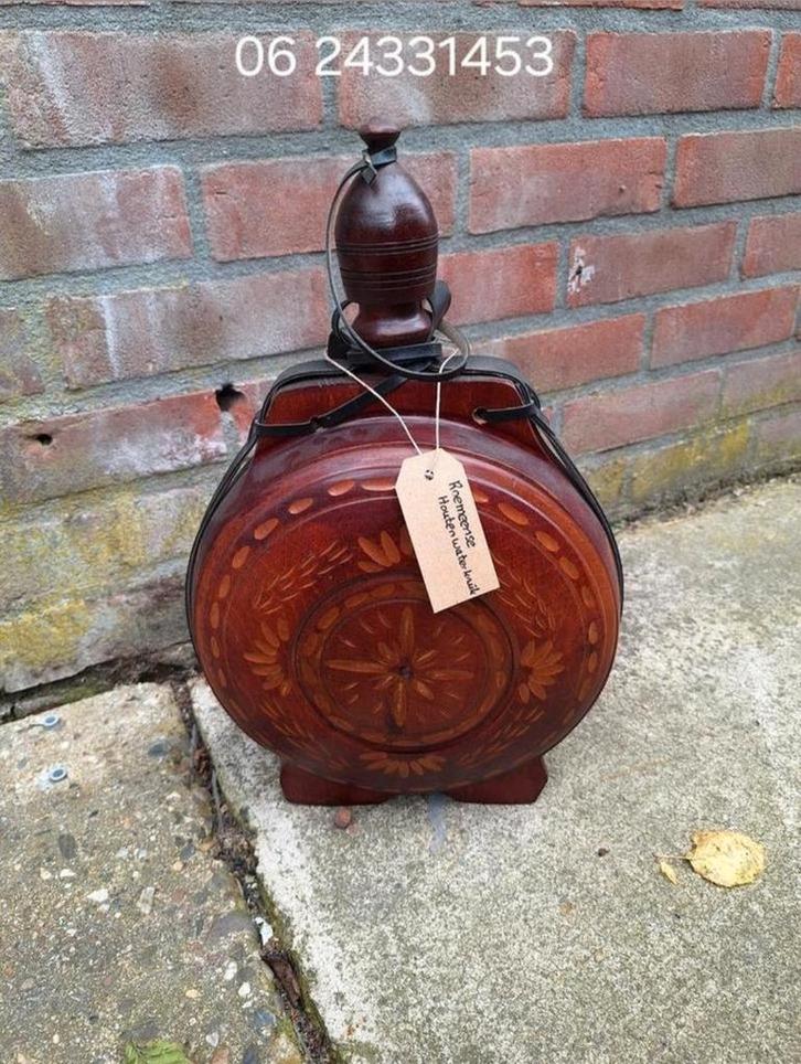 Vintage waterbottle uit romenie ( mancave), Huis en Inrichting, Barkrukken, Zo goed als nieuw, 60 tot 90 cm, Ophalen of Verzenden