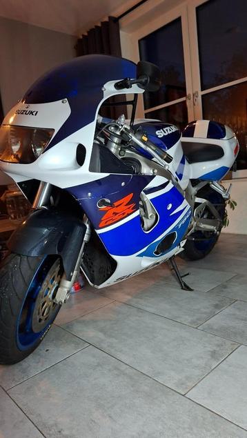 Suzuki GSXR 750 SRAD  Zeeer Snelle Motor! Slechts 1500,- beschikbaar voor biedingen