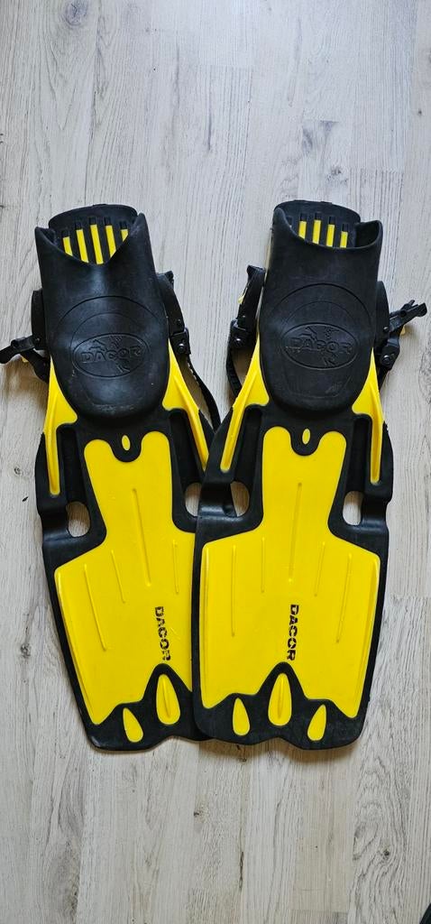 Dacor duikvinnen - Geel/Zwart, Watersport en Boten, Duiken, Ophalen of Verzenden, Gebruikt, Zwem- of Duikvliezen
