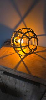 Sfeervolle tafellamp met metalen frame, Ophalen