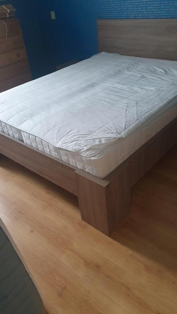 Matrassen met beschermer en hoeslakens, Huis en Inrichting, Slaapkamer | Matrassen en Bedbodems, Zo goed als nieuw, Matras, 80 cm