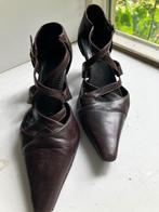 Bruin lederen pumps met bandjes over de wreef, Kleding | Dames, Schoenen, Ophalen, Pumps, Bruin, Gedragen